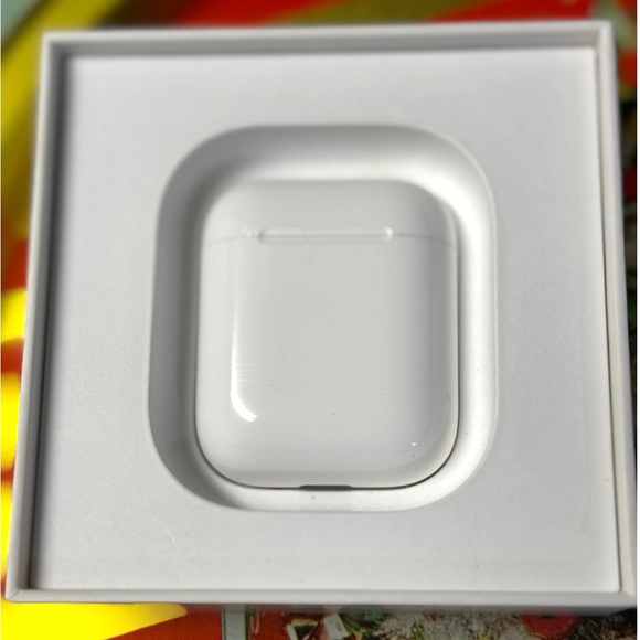 APPLE AirPods 2nd Generation w/Earphone Earbud & Wireless Charging Case w/Box - Picture 2 of 10